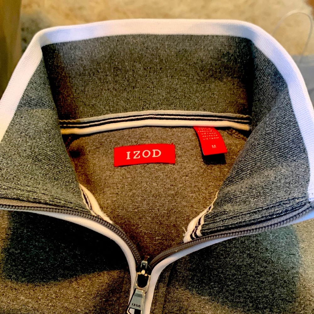 Men’s Izod pull over jacket with front pockets